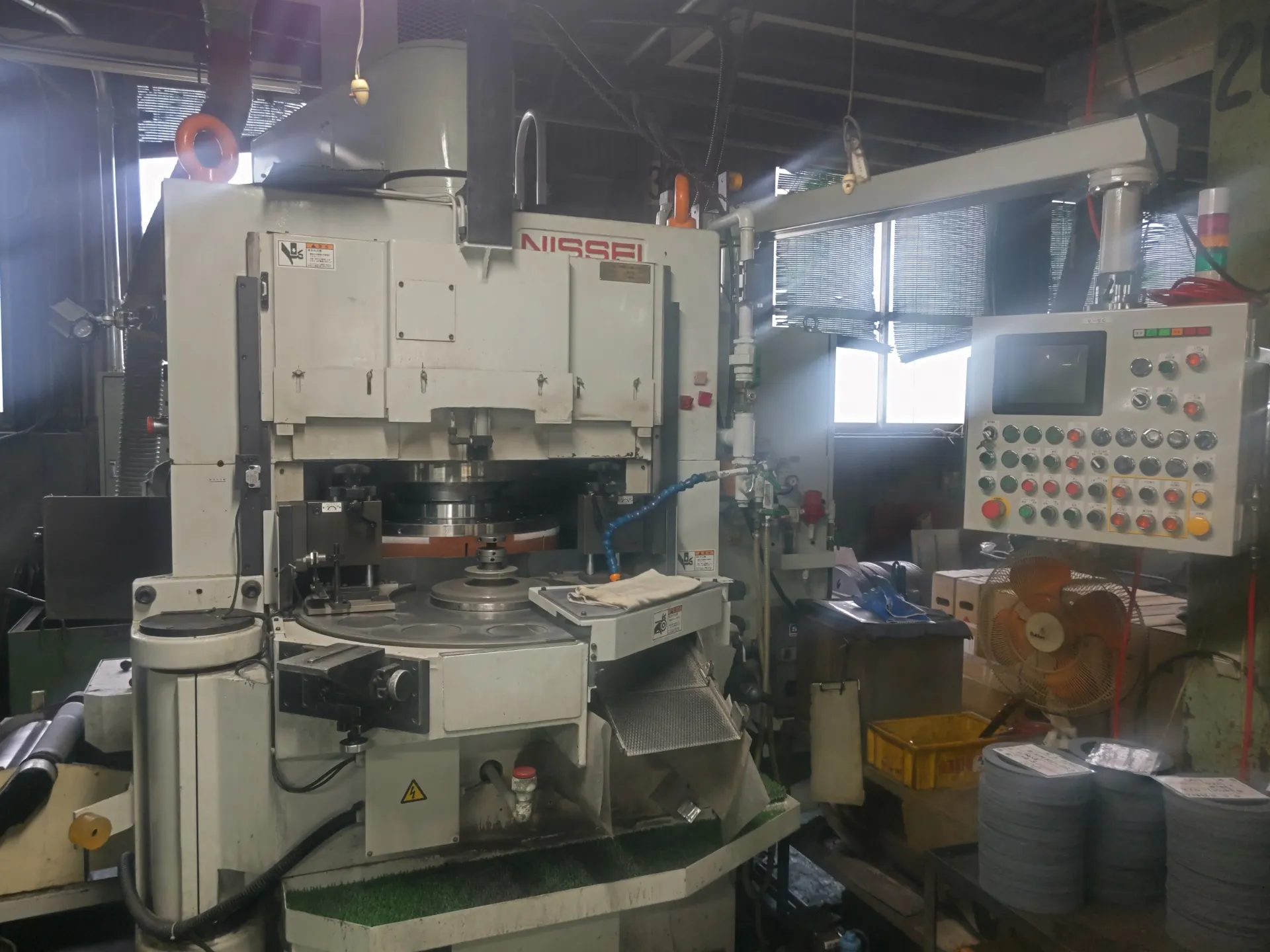 日清工業　縦型両頭平面研削盤